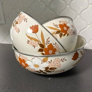 Set of three Kingsbury Dogwood collection metal bowls